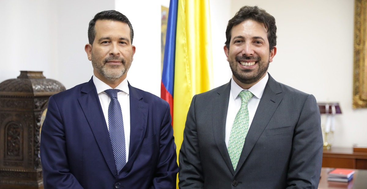 FOTO: Ministro Diego Guevara Castañeda y Directos de la DIAN (e), Luis Eduardo Llinás Chica.