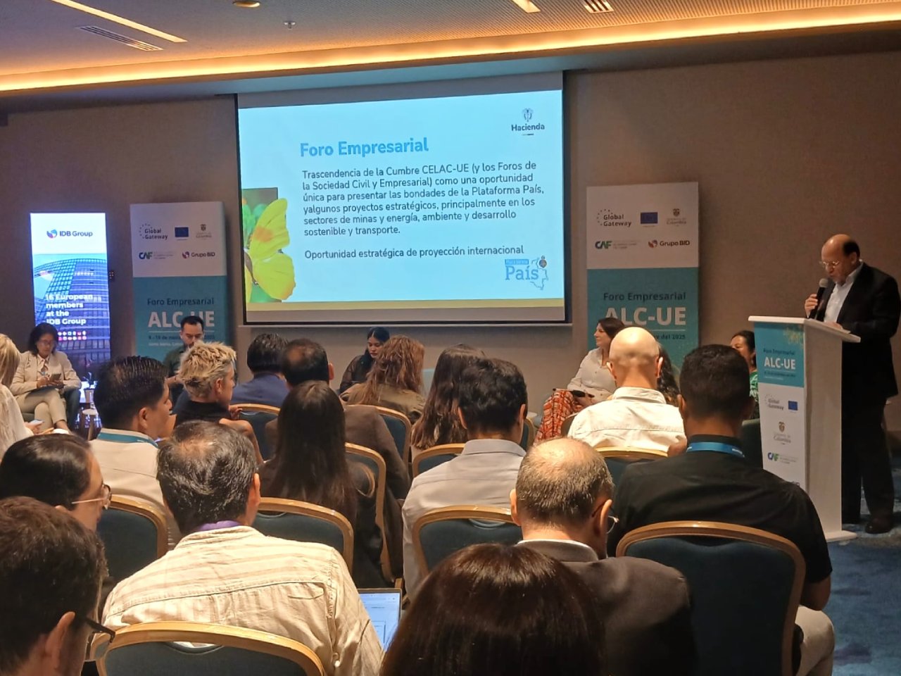 El Gobierno Nacional presentó la Plataforma País en la Cumbre CELAC-UE, un paso clave para el futuro de Colombia.