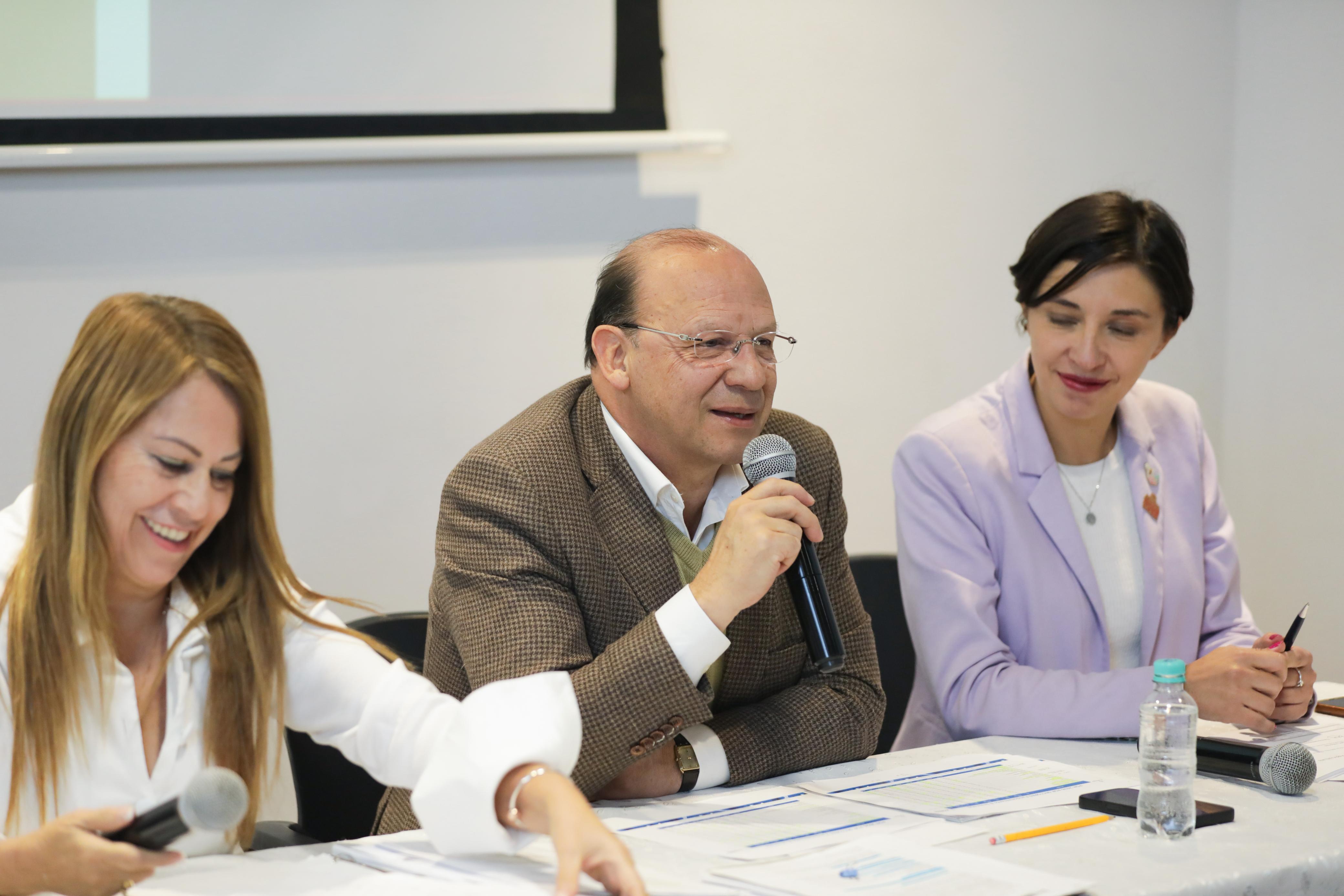 Ministro de Hacienda, Germán Ávila Plazas, en Casas de Santa Bárbara con Comisiones Económicas Conjuntas