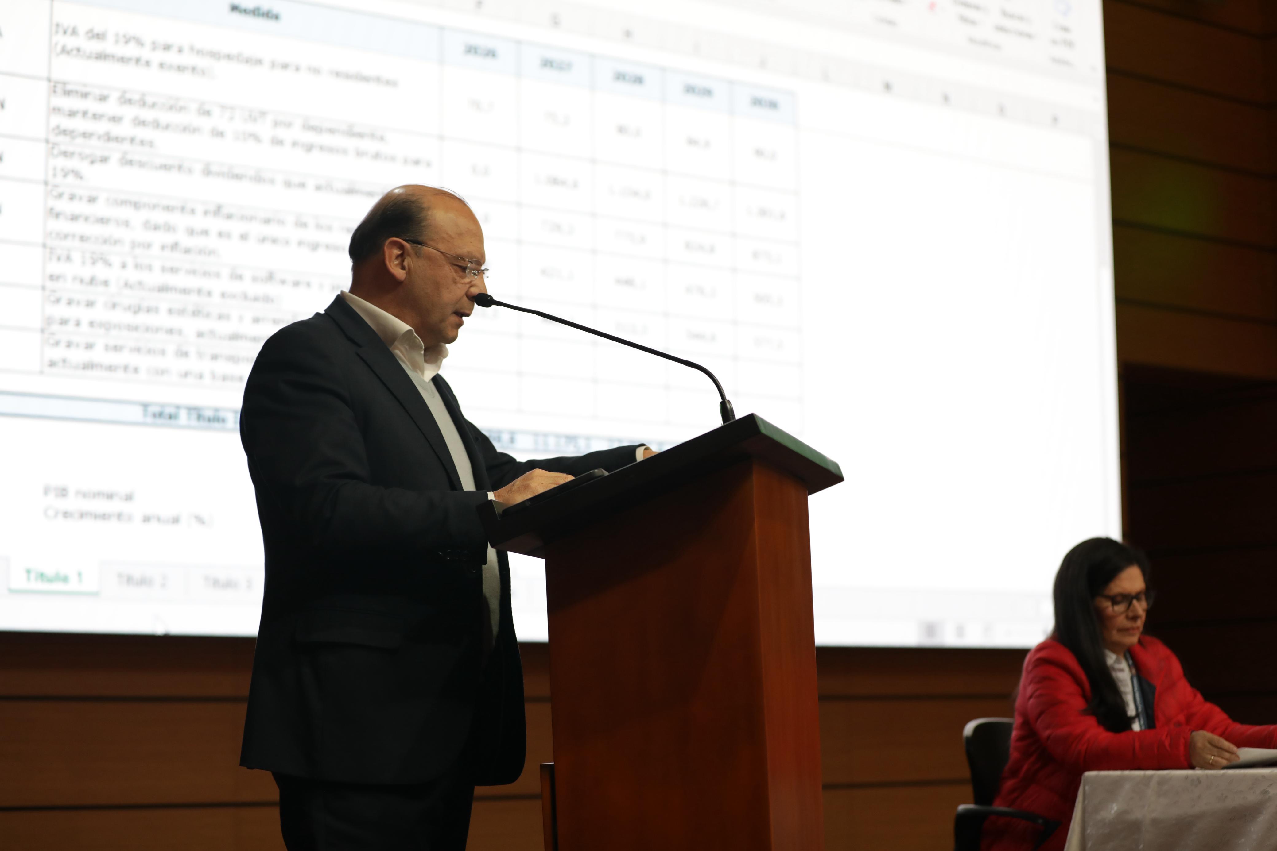 Ministro Germán Ávila hace presentación de Ley de Financiamiento en rueda de prensa