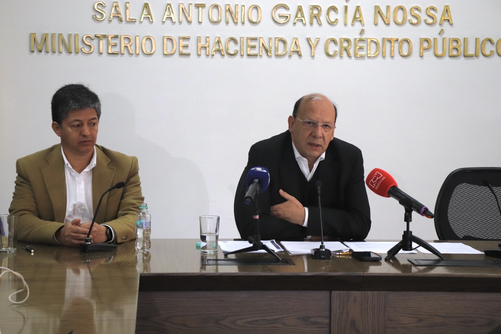 MinHacienda se retira de la reunión de BanRep de hoy