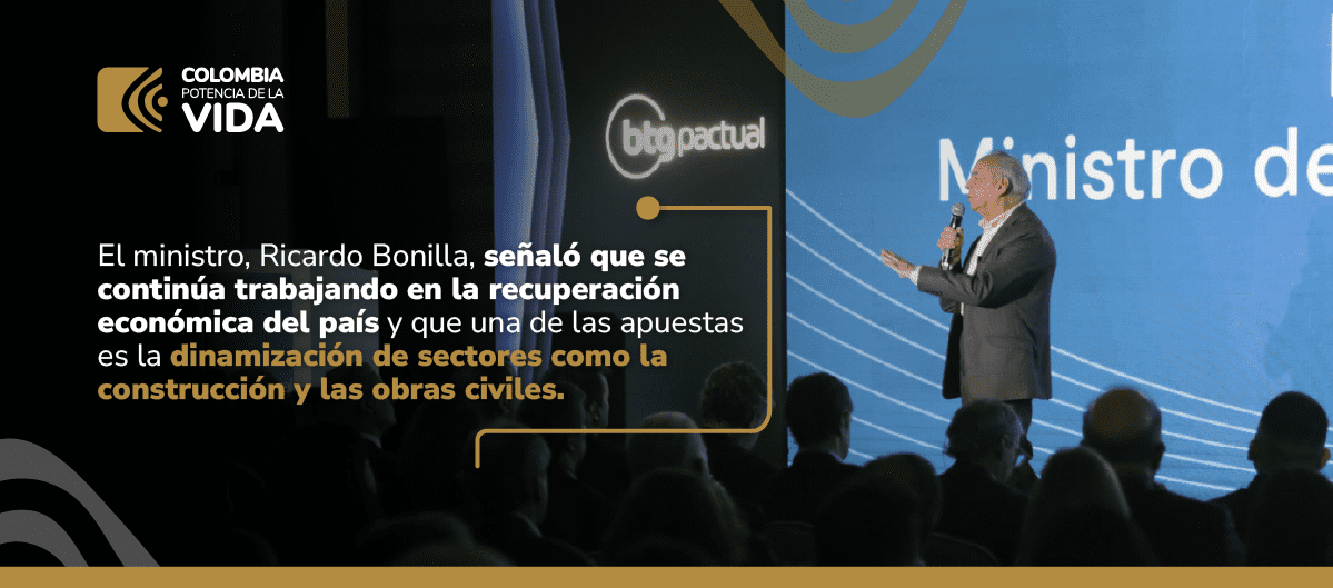 Imagen Ricardo Bonilla hablando conferencia